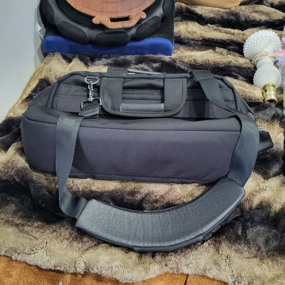 BRENTHAVEN Used Business Travel Carry-On Bag Soft Shell Nylon Briefcase USA
